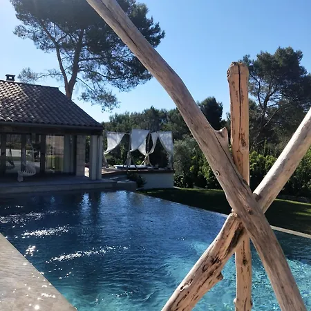 Kulla Cosy Pool&spa Vila