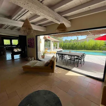 Kulla Cosy Pool&spa Vila *